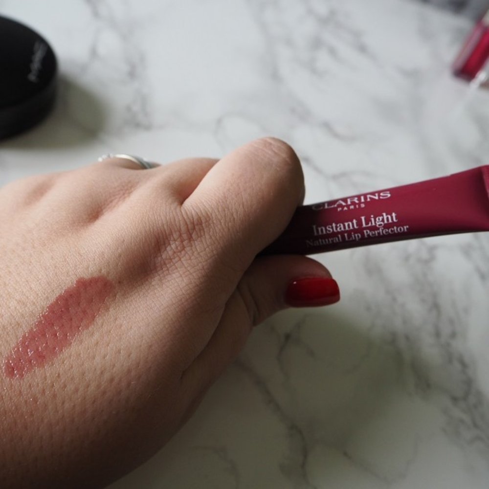 Instant Light Natural Lip Perfector - Picture 3 of 4